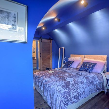Quirky Vaulted Flat With Terrace Apartment Bath Ngoại thất bức ảnh