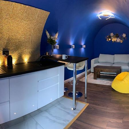 Quirky Vaulted Flat With Terrace Apartment Bath Ngoại thất bức ảnh