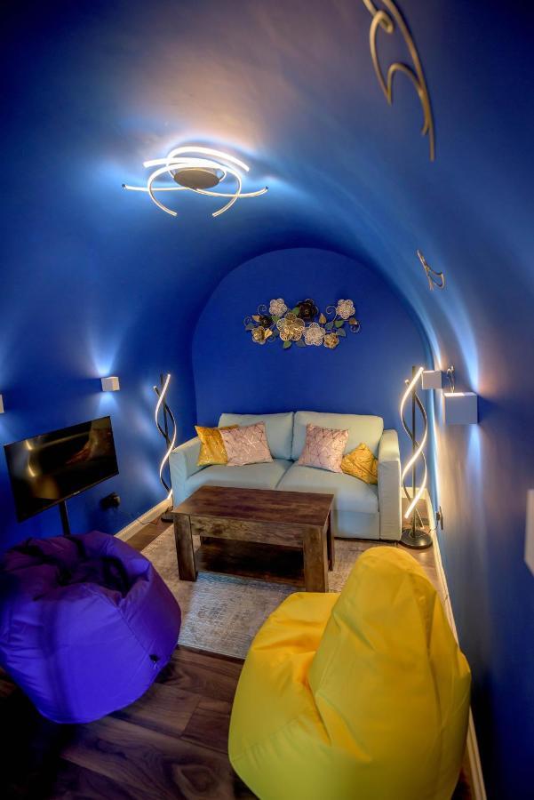 Quirky Vaulted Flat With Terrace Apartment Bath Ngoại thất bức ảnh