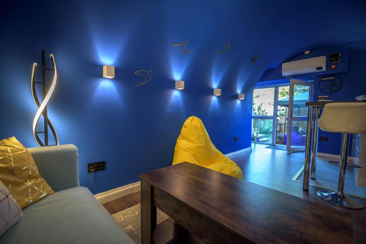 Quirky Vaulted Flat With Terrace Apartment Bath Ngoại thất bức ảnh