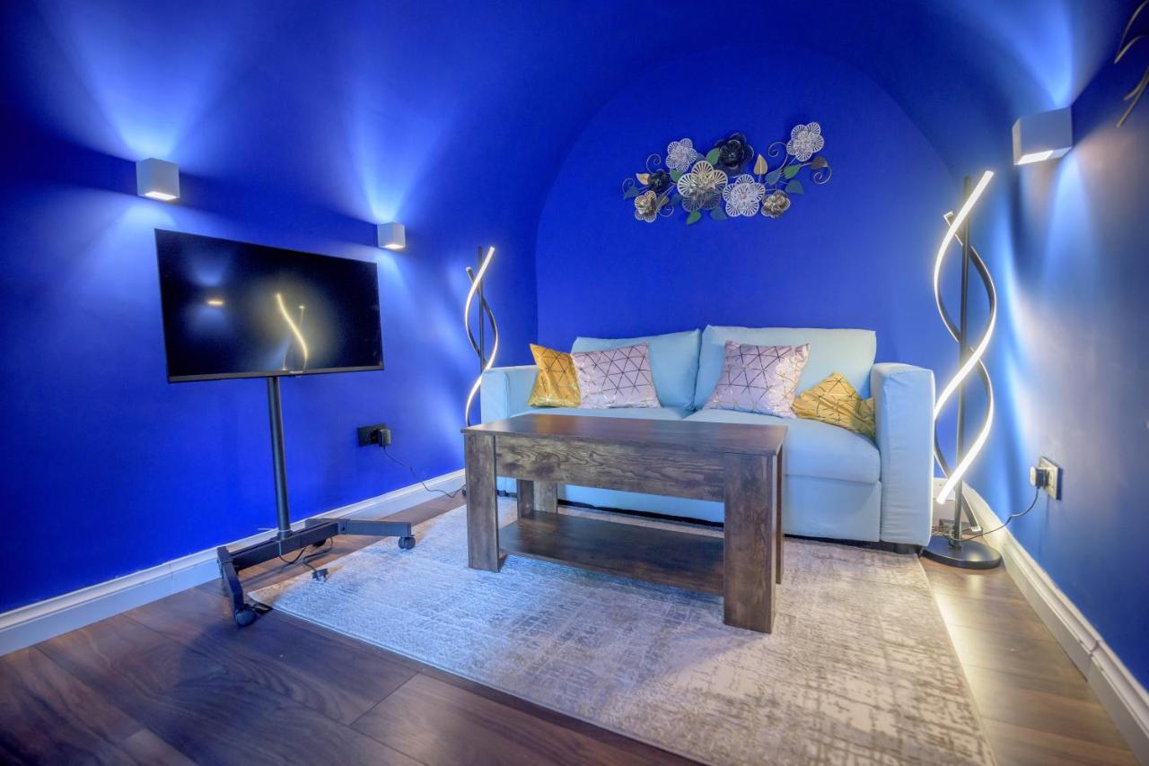 Quirky Vaulted Flat With Terrace Apartment Bath Ngoại thất bức ảnh