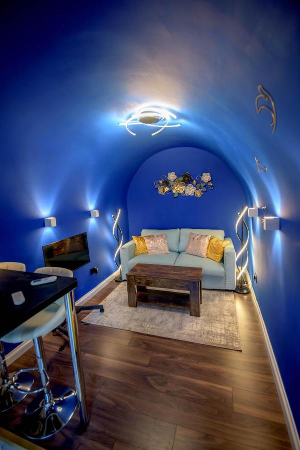 Quirky Vaulted Flat With Terrace Apartment Bath Ngoại thất bức ảnh