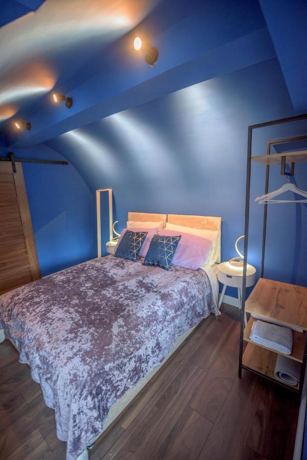 Quirky Vaulted Flat With Terrace Apartment Bath Ngoại thất bức ảnh