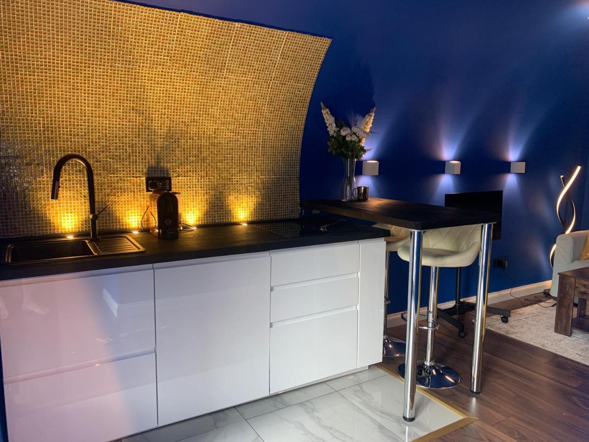 Quirky Vaulted Flat With Terrace Apartment Bath Ngoại thất bức ảnh