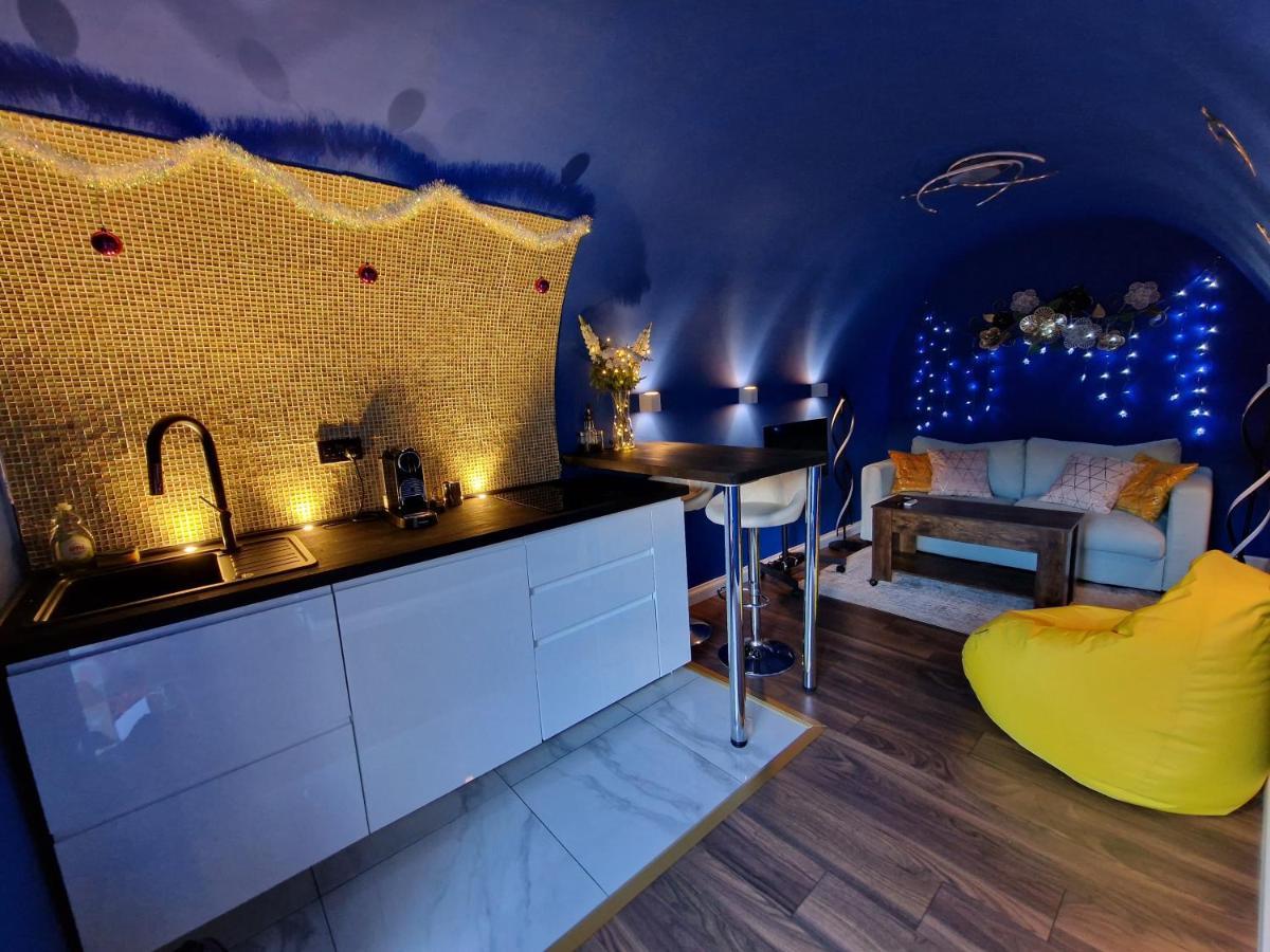 Quirky Vaulted Flat With Terrace Apartment Bath Ngoại thất bức ảnh