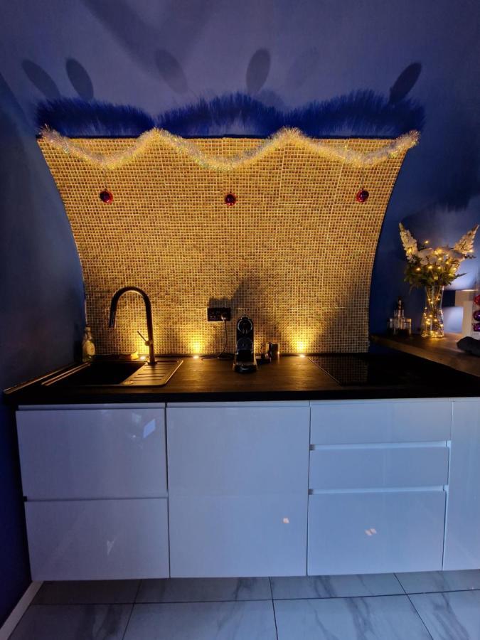 Quirky Vaulted Flat With Terrace Apartment Bath Ngoại thất bức ảnh